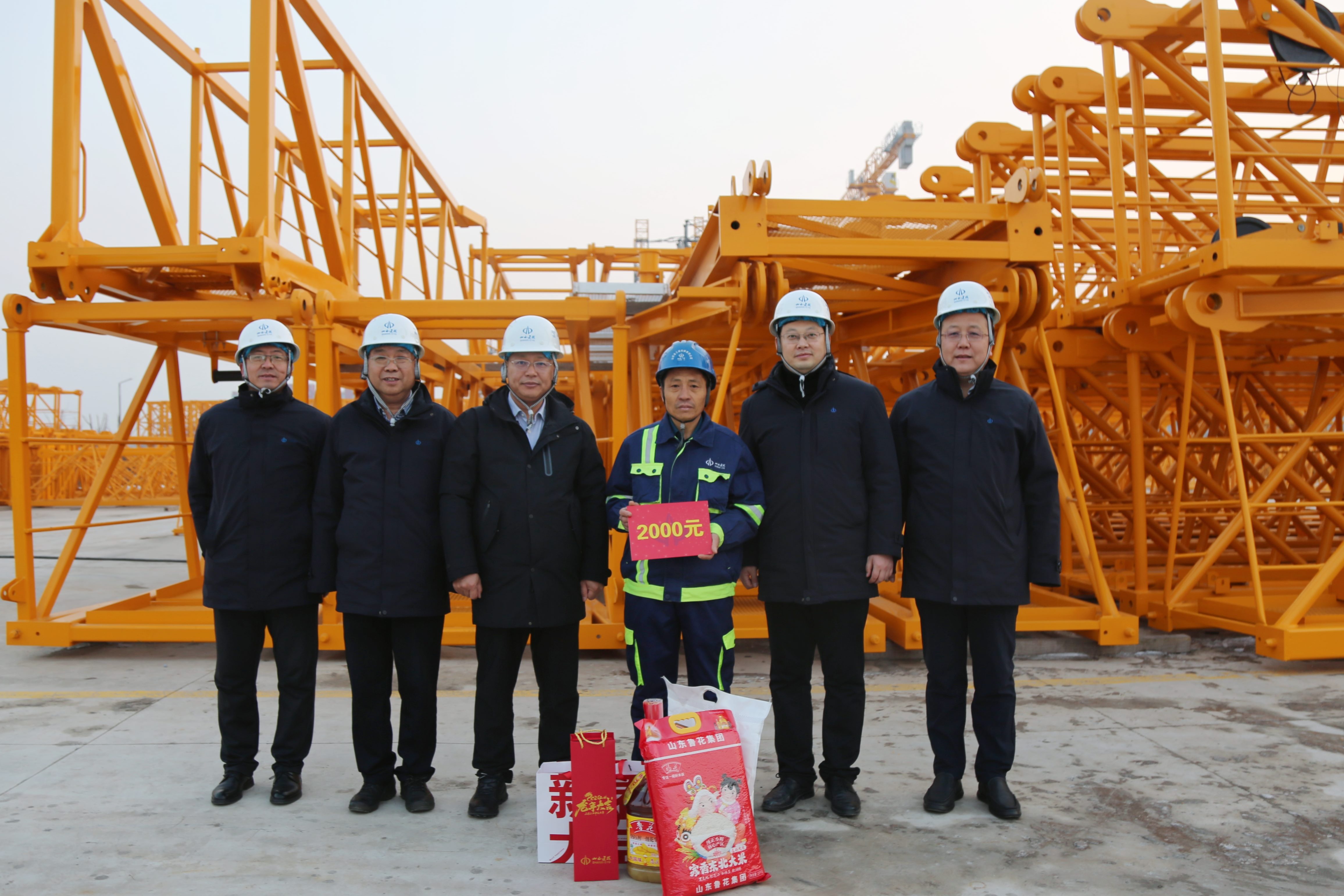 山西建投集团副总经理卫炳章新春前走访慰问山西建投绿巨人软件黄色下载机械公司困难职工